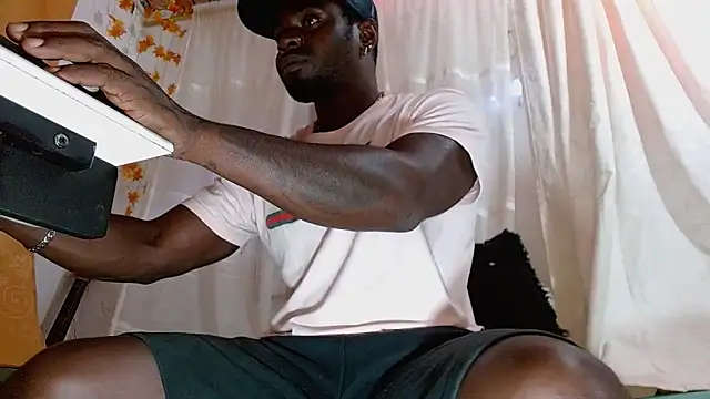 Snapshot of angel_bonbom chatting on 18, 12, 2025 angel bonbom online show from 18, 12, 2025