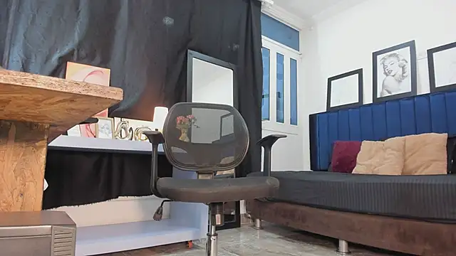 ElizabethBell  online show from 14, 2, 2026