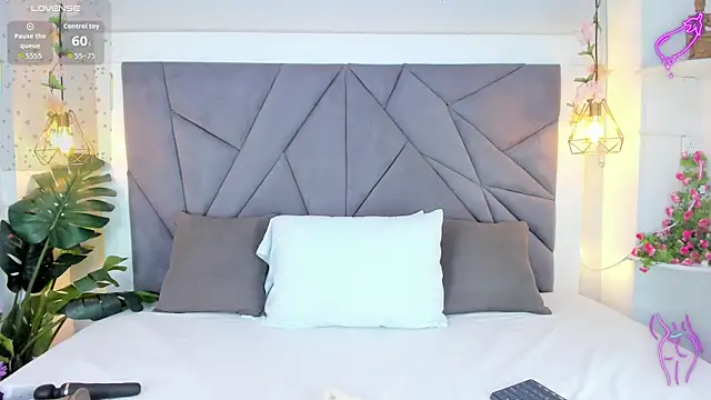 KiarhaTrixie online show from 12, 10, 2025