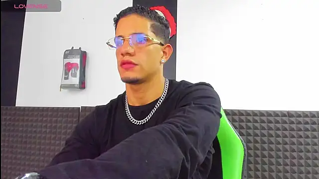 jhonnysnow17 online show from 6, 12, 2024
