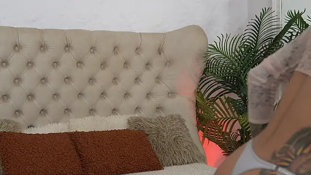 TiffanyMaze online show from 27, 6, 2026