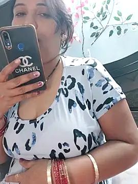 Poojabhabi101 online show from 6, 11, 2025