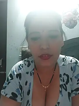 Poojabhabi101 online show from 17, 2, 2026