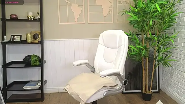 Snapshot of SelineSole chatting on 4, 12, 2024 SelineSole online show from 4, 12, 2024