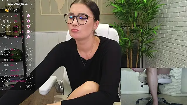 Snapshot of SelineSole chatting on 5, 12, 2024 SelineSole online show from 5, 12, 2024
