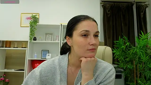 Snapshot of SelineSole chatting on 6, 2, 2025 SelineSole online show from 6, 2, 2025