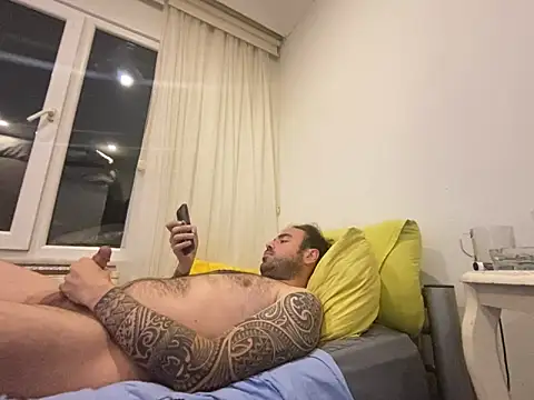 Snapshot of constantine_01 chatting on 4, 12, 2024 constantine 01 online show from 4, 12, 2024