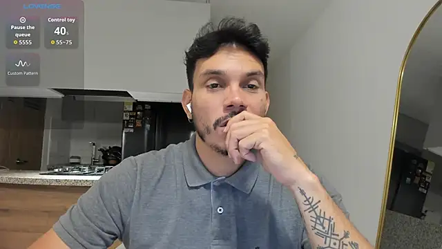 Snapshot of alejandro_stark chatting on 11, 10, 2025 alejandro stark online show from 11, 10, 2025