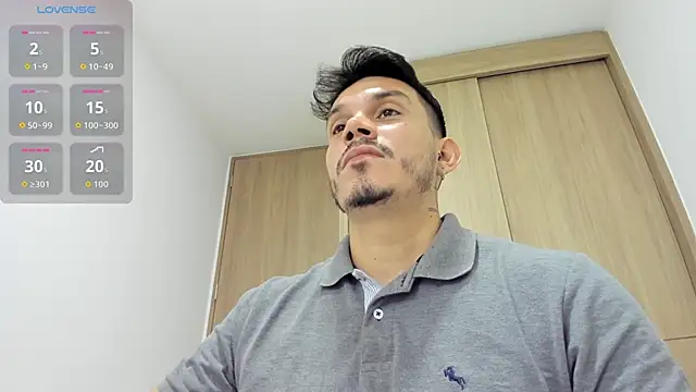 Snapshot of alejandro_stark chatting on 23, 10, 2025 alejandro stark online show from 23, 10, 2025