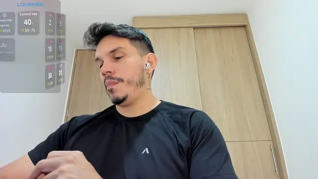 Snapshot of alejandro_stark chatting on 28, 10, 2025 alejandro stark online show from 28, 10, 2025