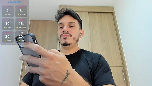 Snapshot of alejandro_stark chatting on 29, 10, 2025 alejandro stark online show from 29, 10, 2025