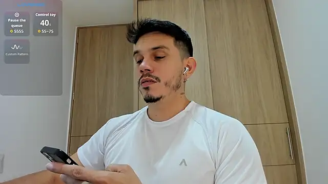 Snapshot of alejandro_stark chatting on 8, 11, 2025 alejandro stark online show from 8, 11, 2025