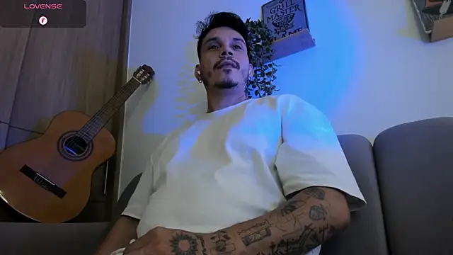 Snapshot of alejandro_stark chatting on 12, 4, 2026 alejandro stark online show from 12, 4, 2026