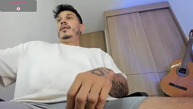 Snapshot of alejandro_stark chatting on 13, 4, 2026 alejandro stark online show from 13, 4, 2026