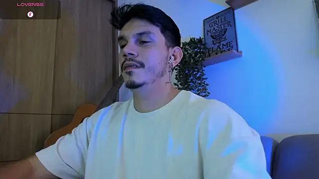 Snapshot of alejandro_stark chatting on 24, 4, 2026 alejandro stark online show from 24, 4, 2026