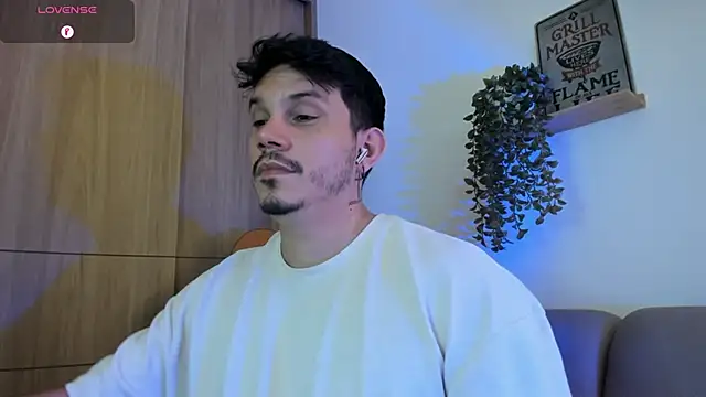 Snapshot of alejandro_stark chatting on 1, 5, 2026 alejandro stark online show from 1, 5, 2026