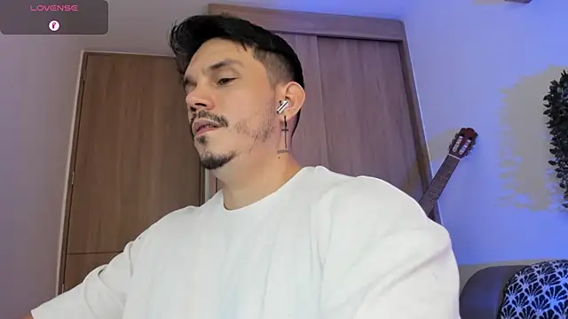 Snapshot of alejandro_stark chatting on 9, 5, 2026 alejandro stark online show from 9, 5, 2026