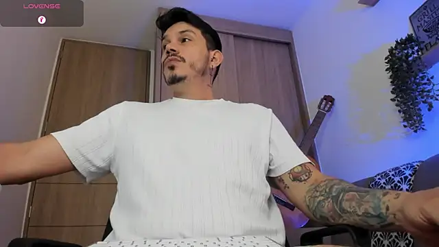 Snapshot of alejandro_stark chatting on 20, 5, 2026 alejandro stark online show from 20, 5, 2026