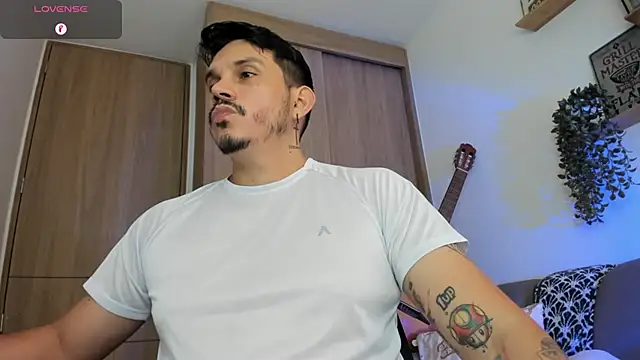 Snapshot of alejandro_stark chatting on 19, 6, 2026 alejandro stark online show from 19, 6, 2026