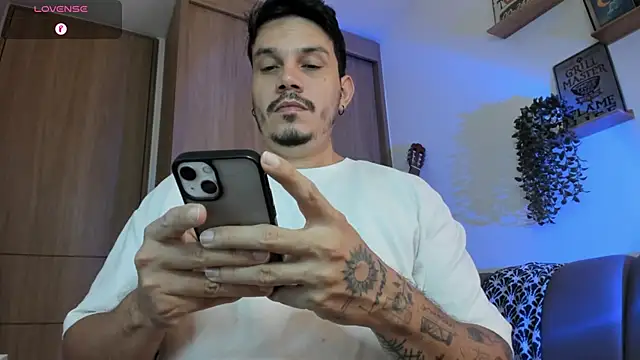 Snapshot of alejandro_stark chatting on 29, 6, 2026 alejandro stark online show from 29, 6, 2026
