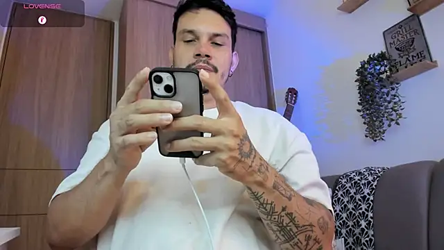 Snapshot of alejandro_stark chatting on 30, 6, 2026 alejandro stark online show from 30, 6, 2026