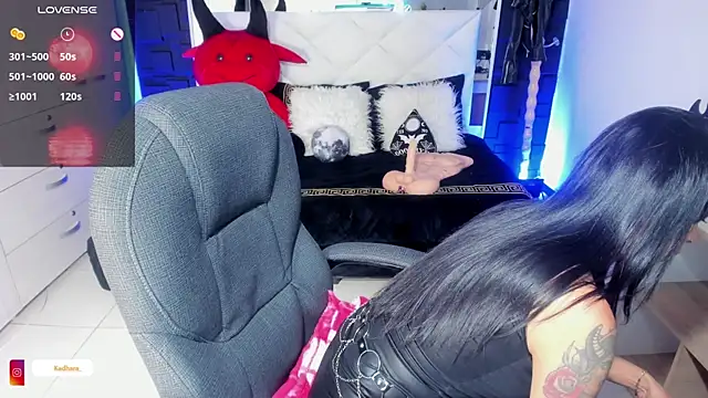 Snapshot of Kadarah chatting on 10, 3, 2025 Kadarah online show from 10, 3, 2025