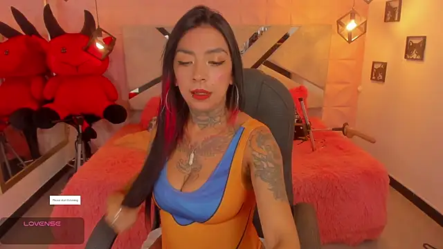 Snapshot of Kadarah chatting on 8, 9, 2025 Kadarah online show from 8, 9, 2025