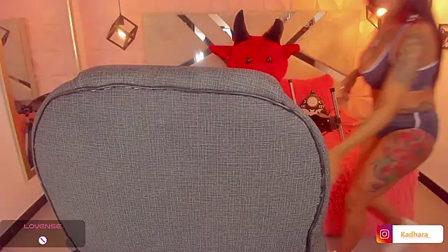 Snapshot of Kadarah chatting on 10, 9, 2025 Kadarah online show from 10, 9, 2025