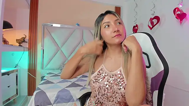Snapshot of Happy_tits chatting on 7, 2, 2025 Happy tits online show from 7, 2, 2025