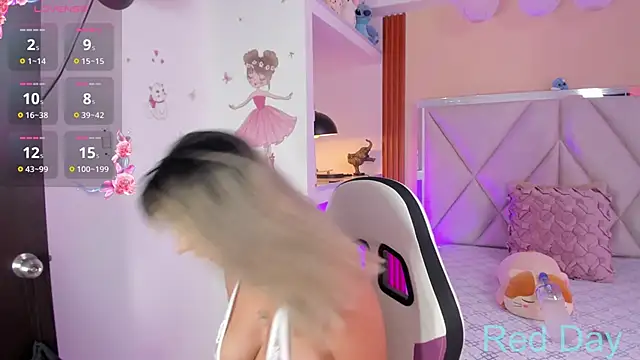 Snapshot of Happy_tits chatting on 4, 3, 2025 Happy tits online show from 4, 3, 2025