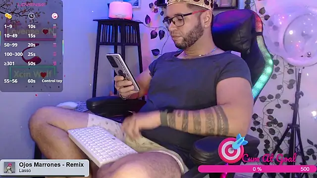 Snapshot of Xein_WoIf chatting on 13, 10, 2025 Xein WoIf online show from 13, 10, 2025