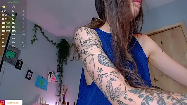 VickyJackson  online show from 2, 10, 2025