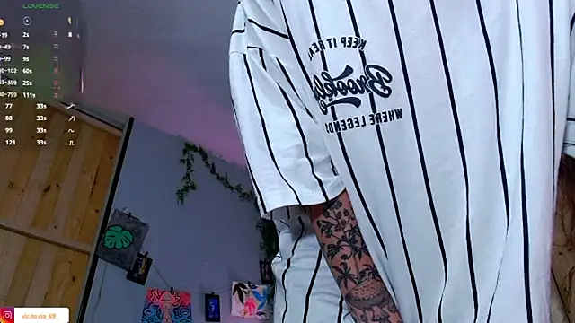 VickyJackson  online show from 8, 10, 2025