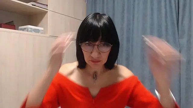 Erica95Bloom online show from 2, 1, 2025