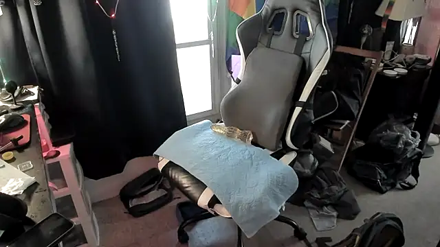 Snapshot of Daddysthick chatting on 19, 10, 2025 Daddysthick online show from 19, 10, 2025