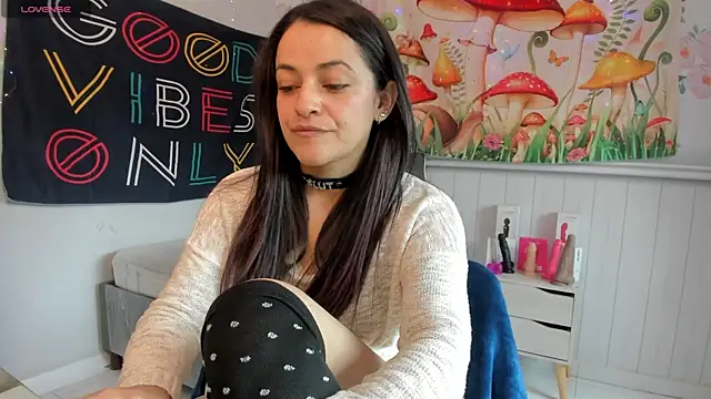 Snapshot of LovelyAzucena chatting on 18, 11, 2025 LovelyAzucena online show from 18, 11, 2025