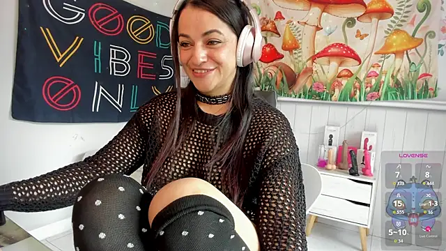 Snapshot of LovelyAzucena chatting on 26, 11, 2025 LovelyAzucena online show from 26, 11, 2025