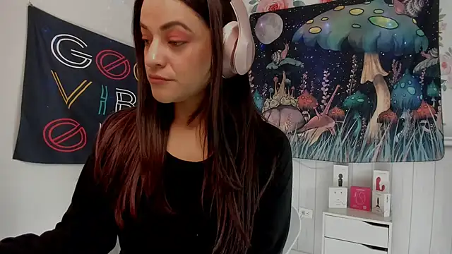 Snapshot of LovelyAzucena chatting on 18, 12, 2025 LovelyAzucena online show from 18, 12, 2025