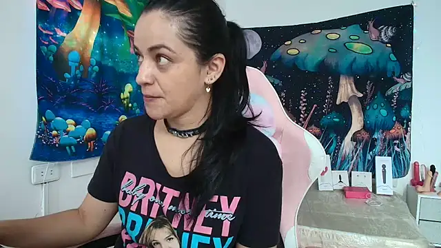 LovelyAzucena online show from 29, 4, 2026