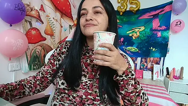 LovelyAzucena online show from 4, 5, 2026
