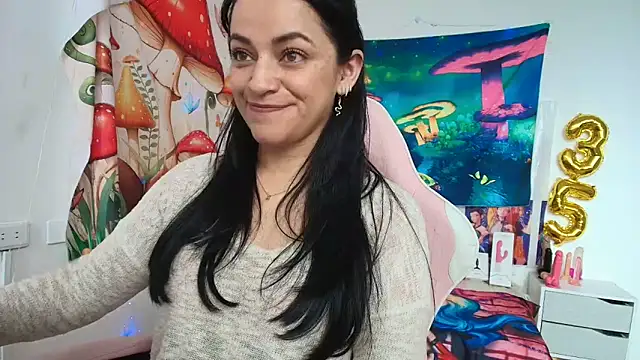 LovelyAzucena online show from 26, 5, 2026