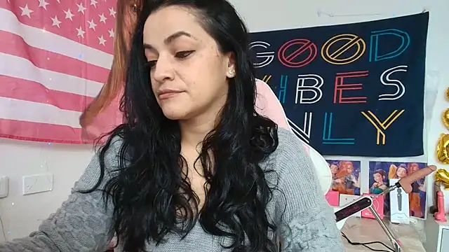Snapshot of LovelyAzucena chatting on 5, 6, 2026 LovelyAzucena online show from 5, 6, 2026