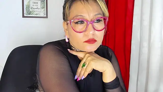 Snapshot of Victoria_Caruso chatting on 18, 12, 2024 Victoria Caruso online show from 18, 12, 2024