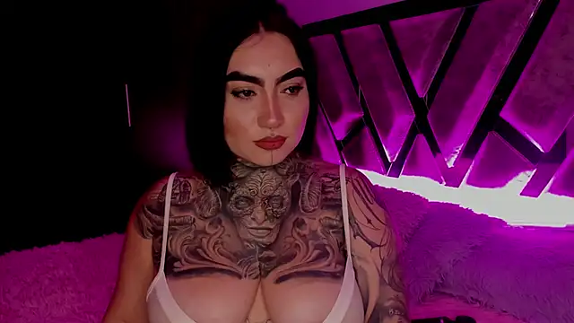 Snapshot of CloeeBeckam chatting on 20, 2, 2025 CloeeBeckam online show from 20, 2, 2025