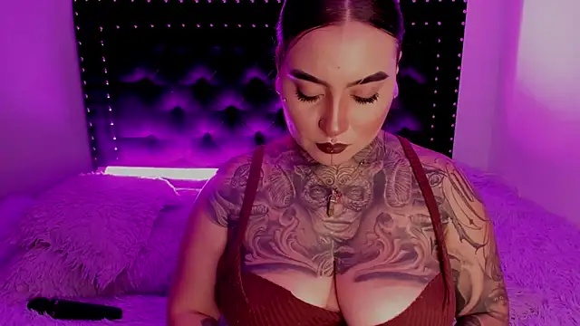 Snapshot of CloeeBeckam chatting on 27, 2, 2025 CloeeBeckam online show from 27, 2, 2025