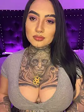 Snapshot of CloeeBeckam chatting on 5, 3, 2025 CloeeBeckam online show from 5, 3, 2025