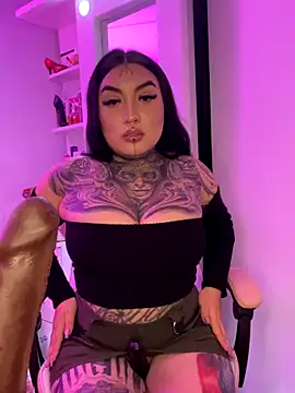 Snapshot of CloeeBeckam chatting on 8, 10, 2025 CloeeBeckam online show from 8, 10, 2025