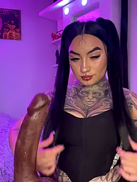 Snapshot of CloeeBeckam chatting on 4, 11, 2025 CloeeBeckam online show from 4, 11, 2025