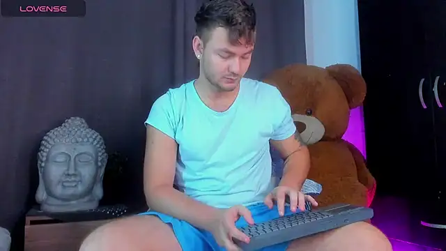 Snapshot of JacoLive chatting on 4, 10, 2025 JacoLive online show from 4, 10, 2025