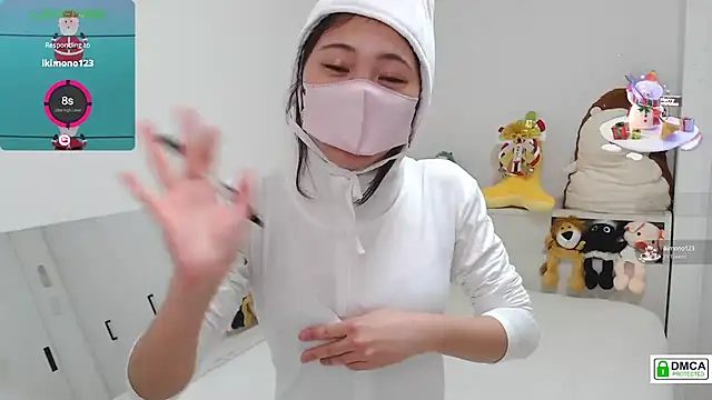 Snapshot of SUZU_ chatting on 1, 1, 2025 SUZU  online show from 1, 1, 2025